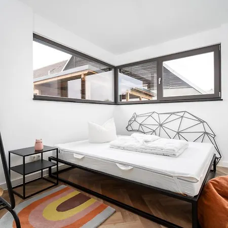 Cleo Apartment *